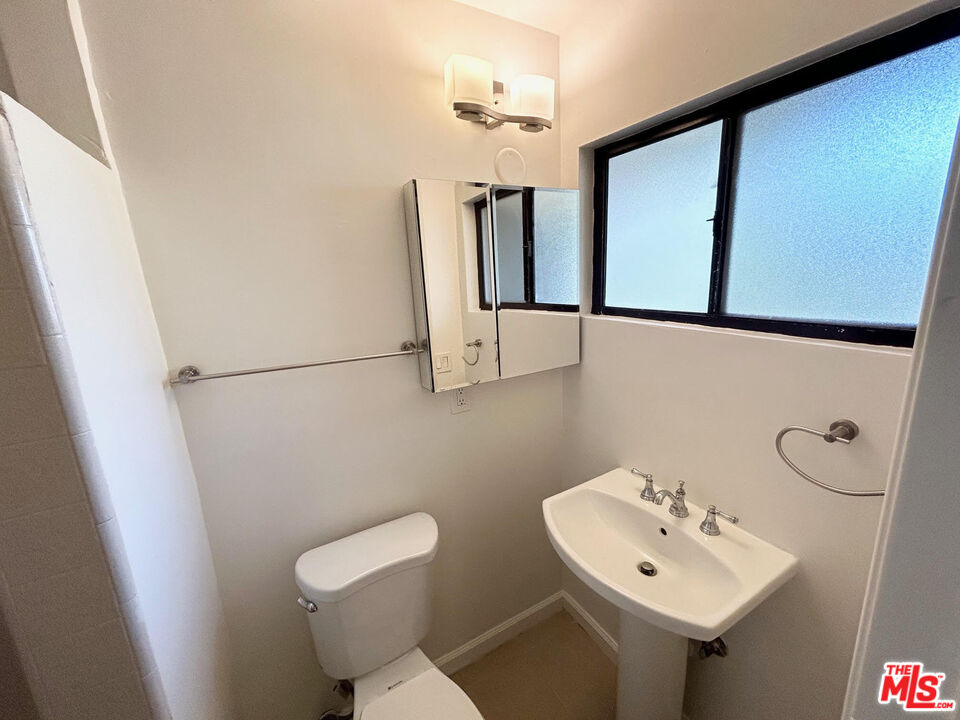 1148 N Formosa Ave Unit: 9