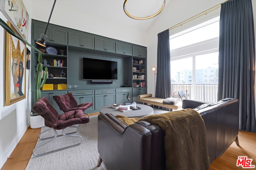 12530 Venice Blvd Unit: 8