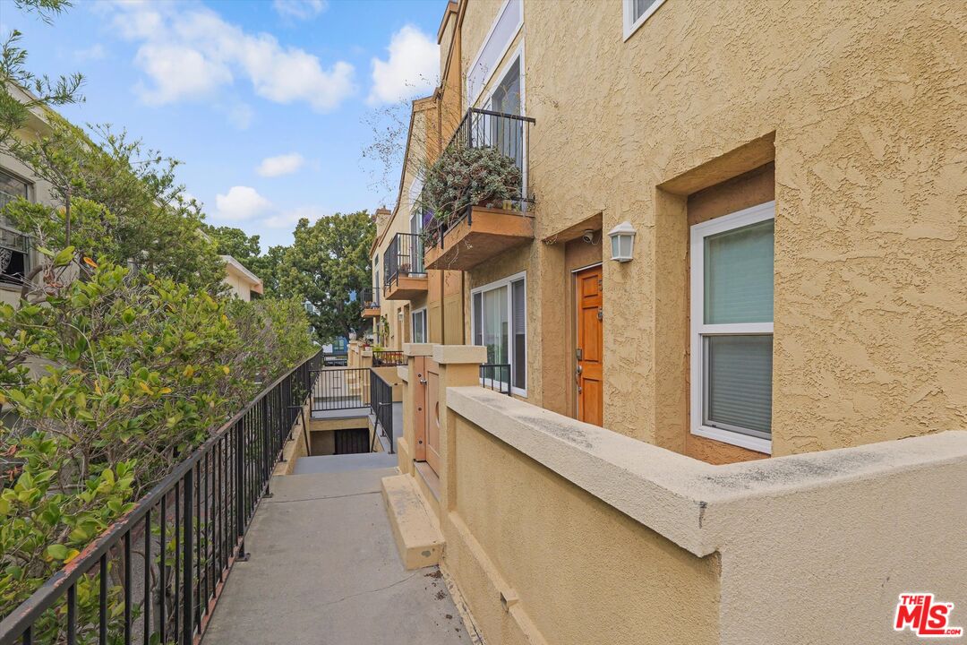 12530 Venice Blvd Unit: 8