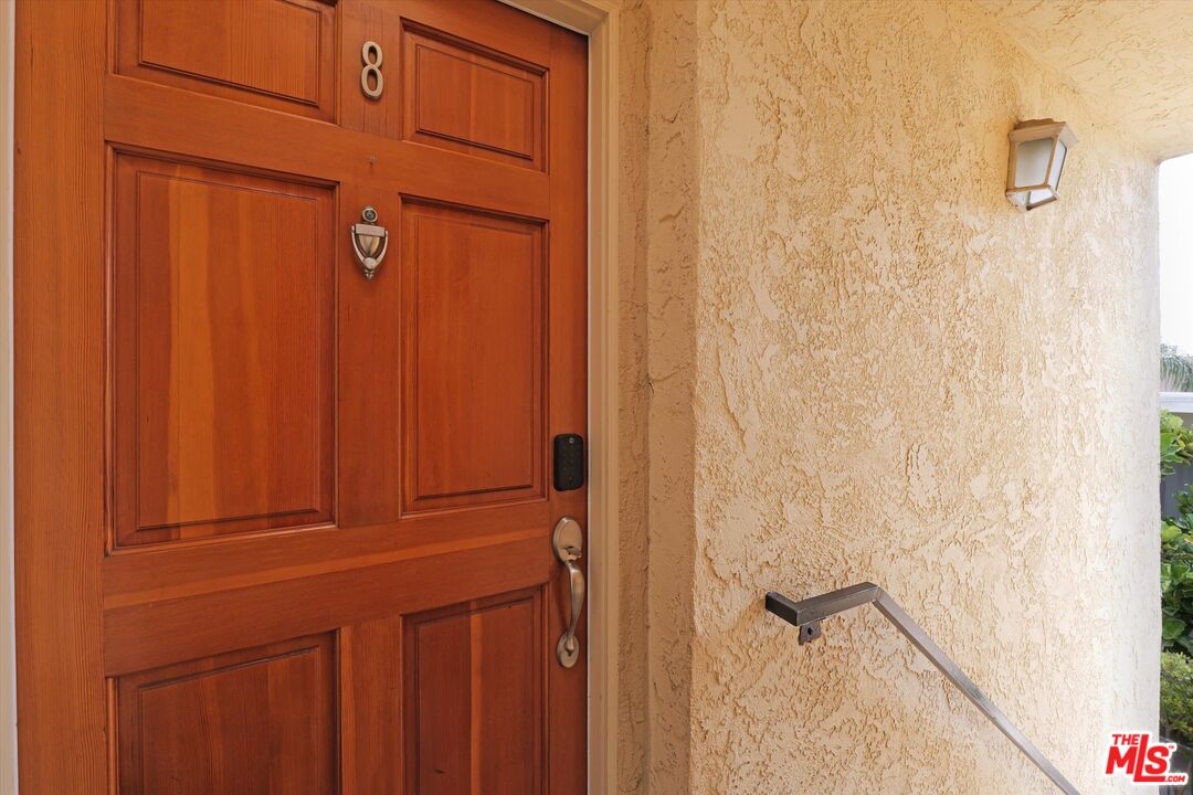 12530 Venice Blvd Unit: 8