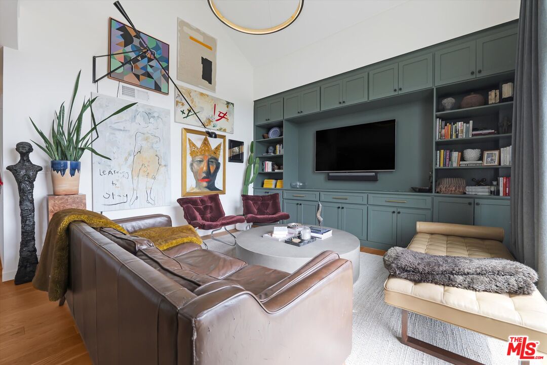 12530 Venice Blvd Unit: 8