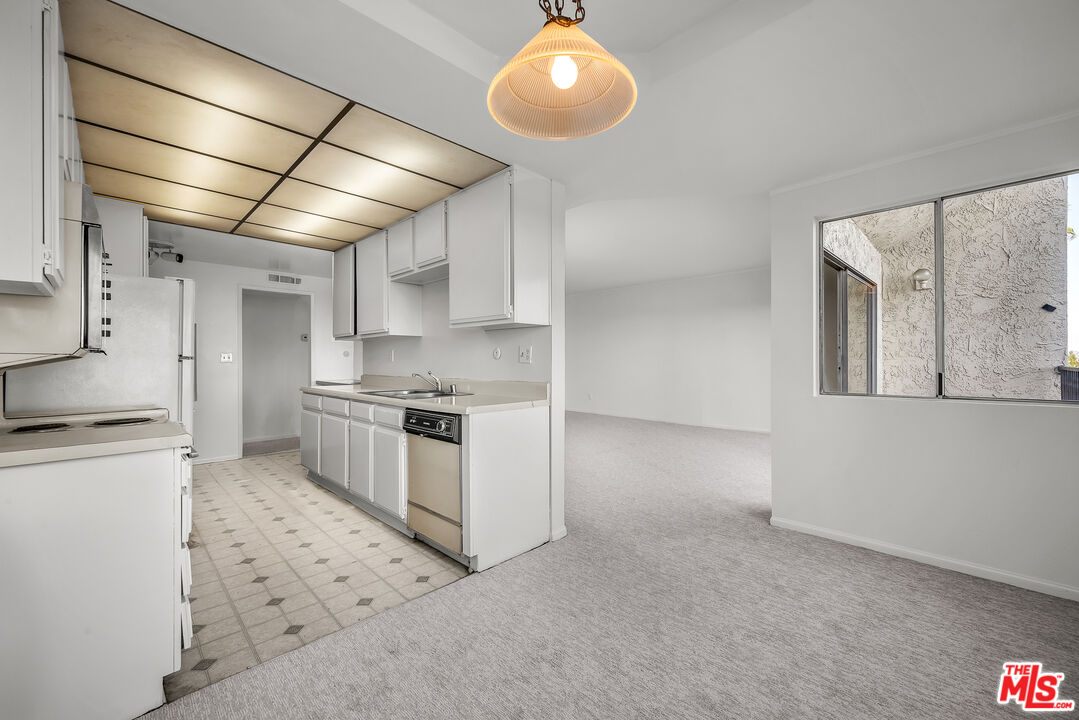 1230 Horn Ave Unit: 401