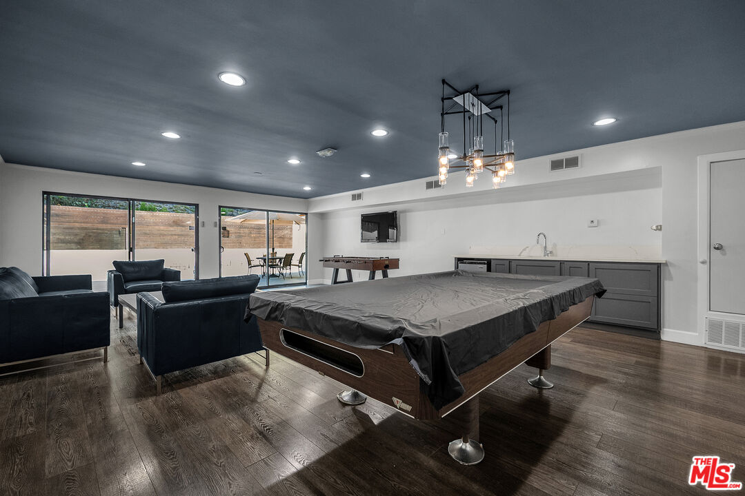 1230 Horn Ave Unit: 401