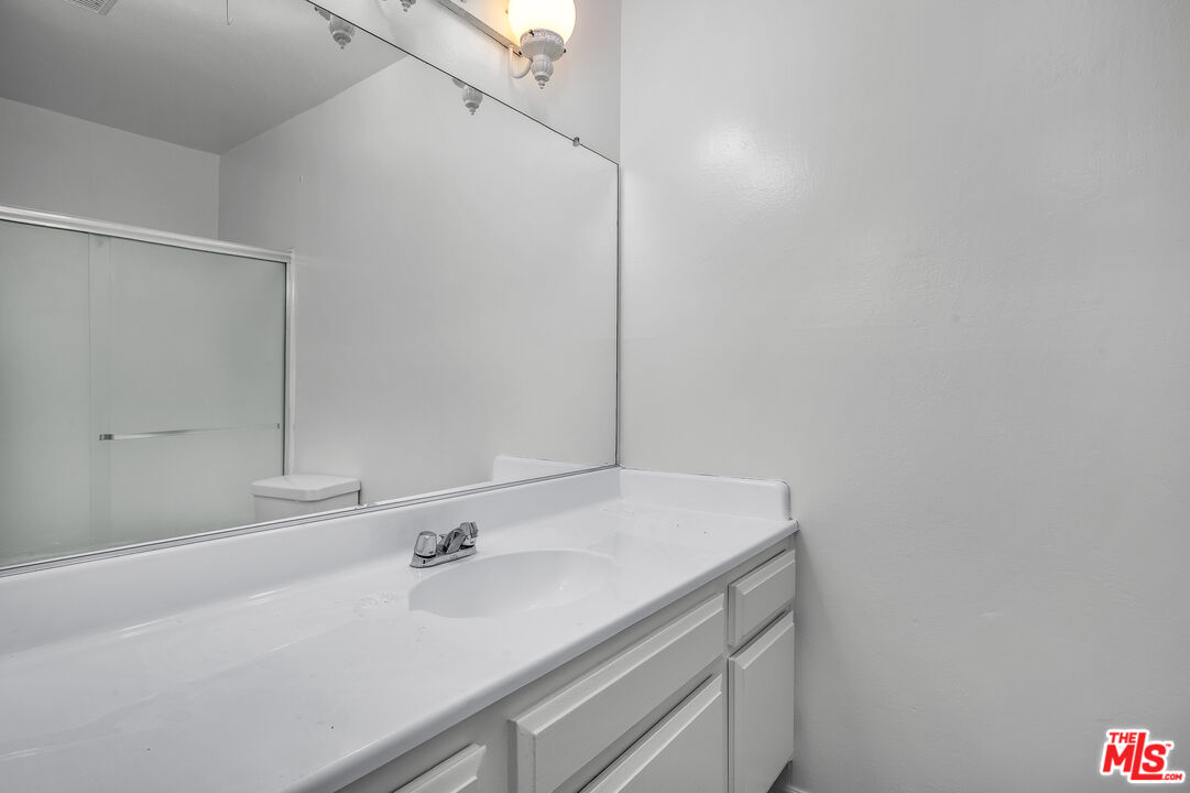 1230 Horn Ave Unit: 401