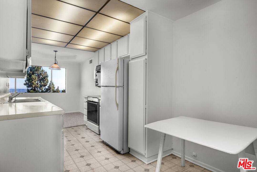 1230 Horn Ave Unit: 401