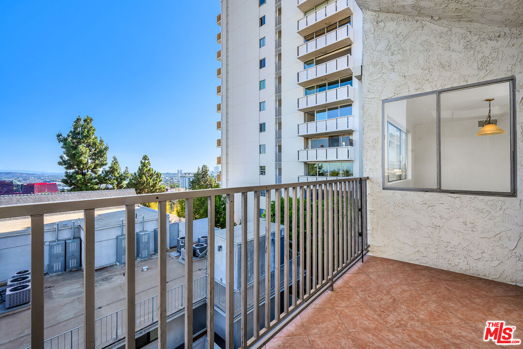 1230 Horn Ave Unit: 401