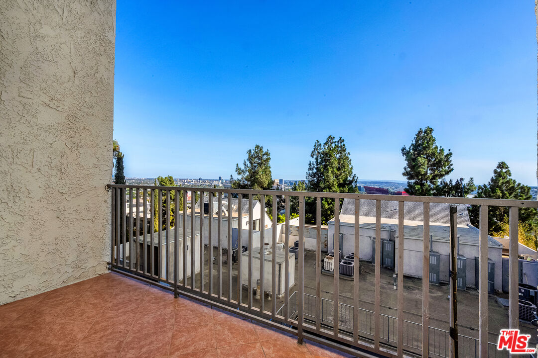 1230 Horn Ave Unit: 401