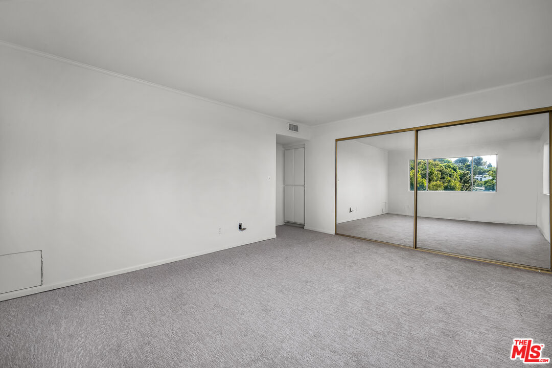 1230 Horn Ave Unit: 401