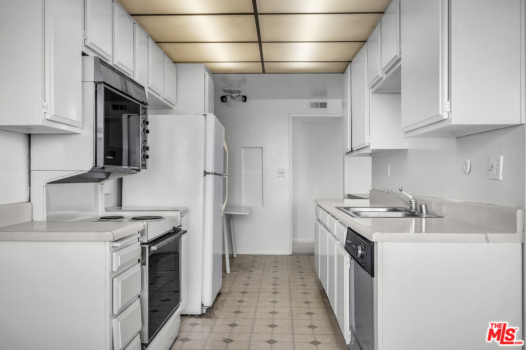 1230 Horn Ave Unit: 401