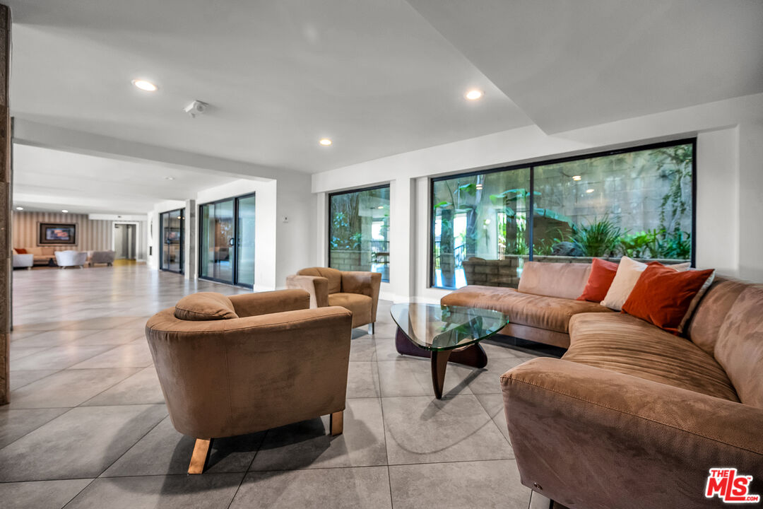 1230 Horn Ave Unit: 401