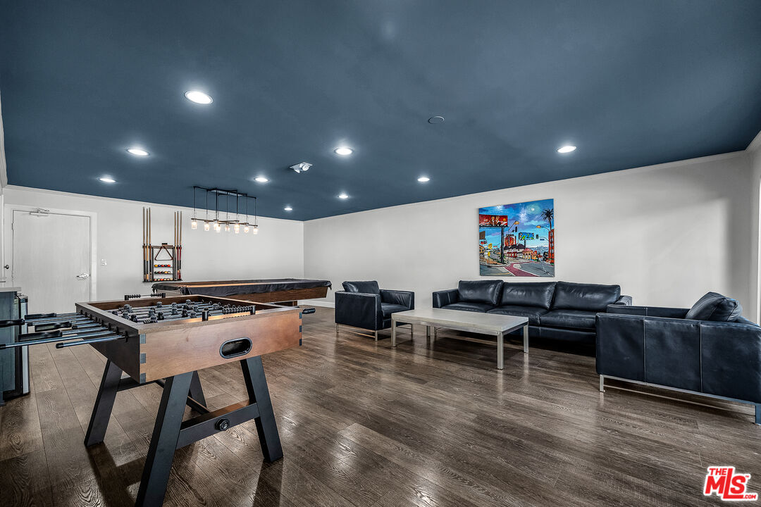 1230 Horn Ave Unit: 401