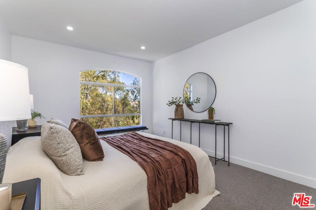 410 S Barrington Ave Unit: PH306