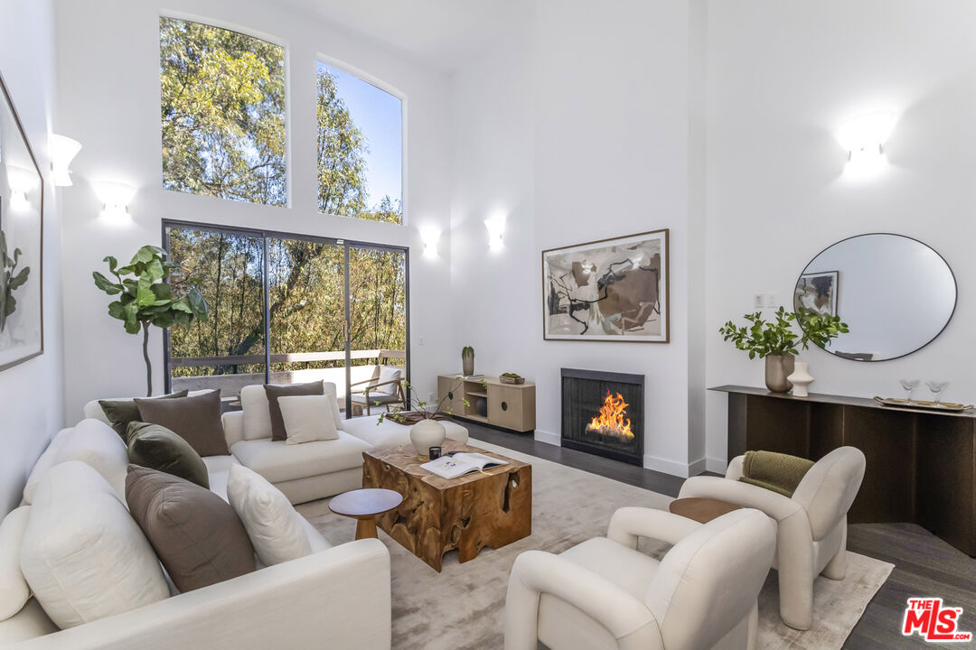 410 S Barrington Ave Unit: PH306