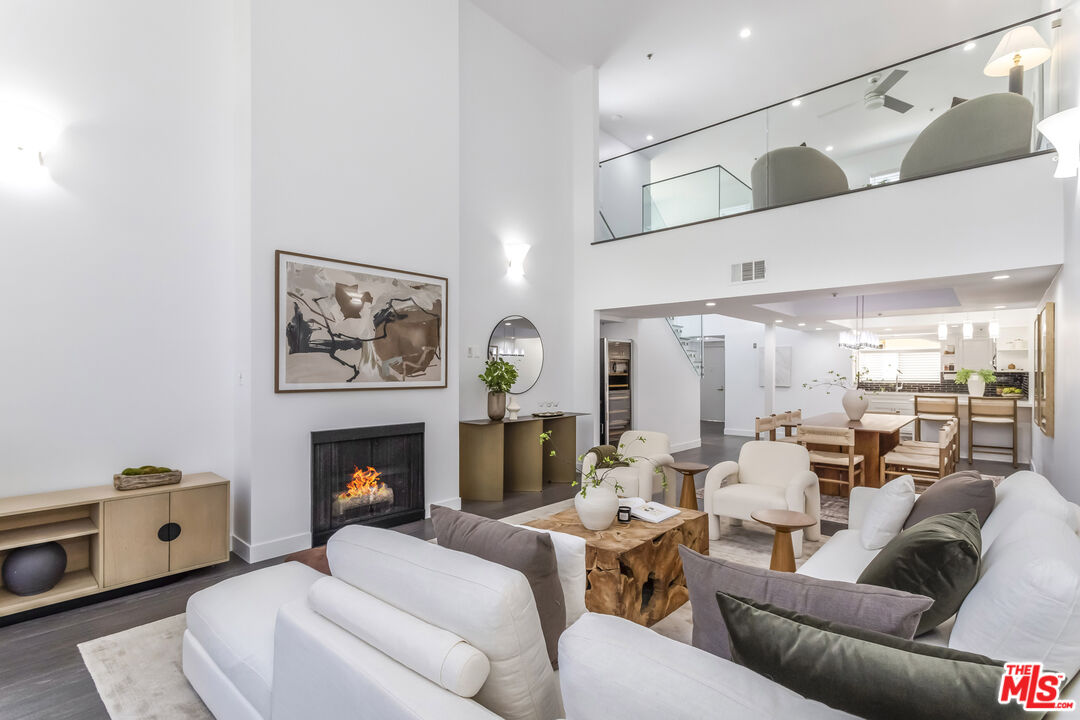 410 S Barrington Ave Unit: PH306