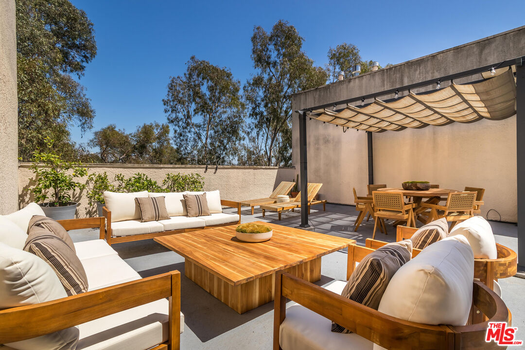 410 S Barrington Ave Unit: PH306