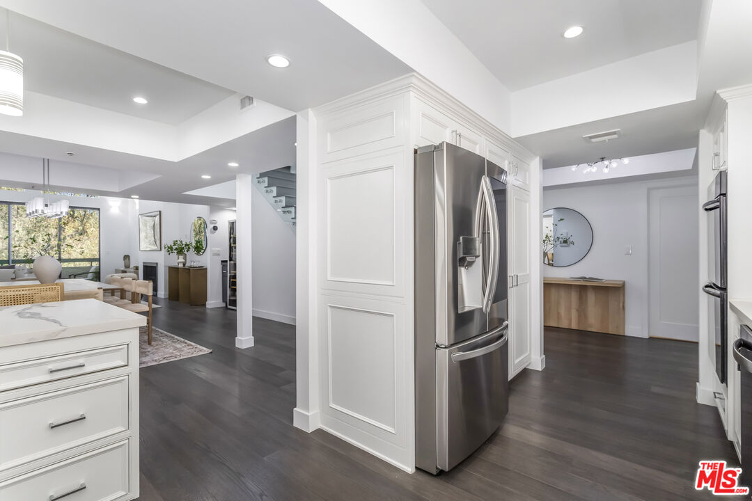 410 S Barrington Ave Unit: PH306