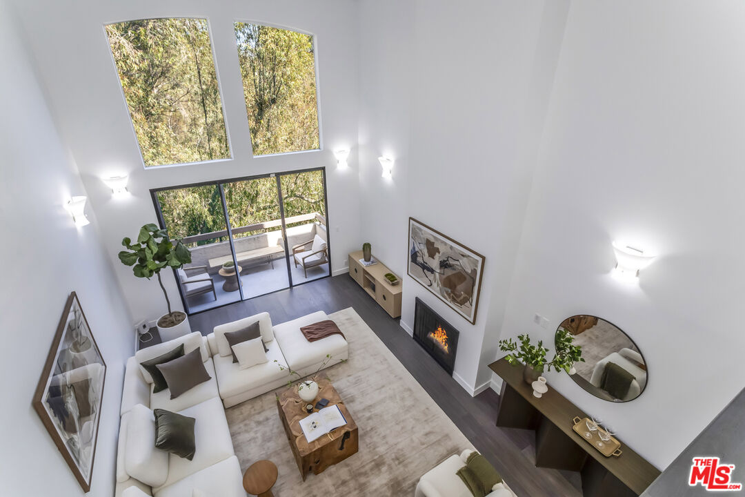 410 S Barrington Ave Unit: PH306