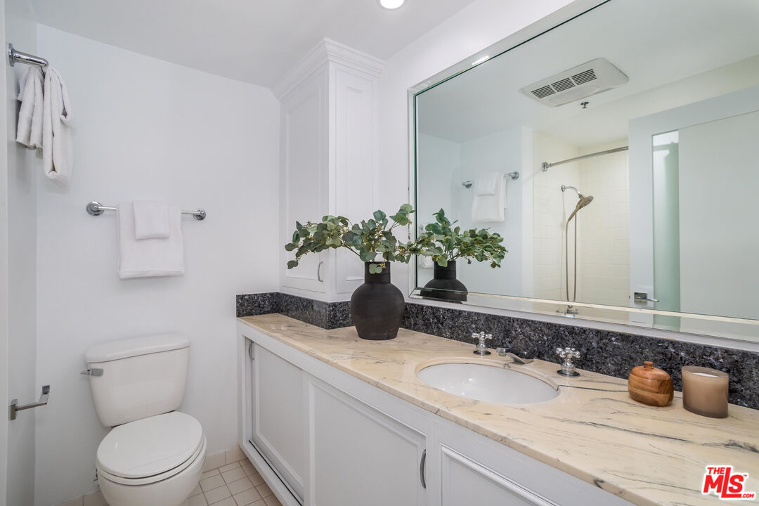 410 S Barrington Ave Unit: PH306