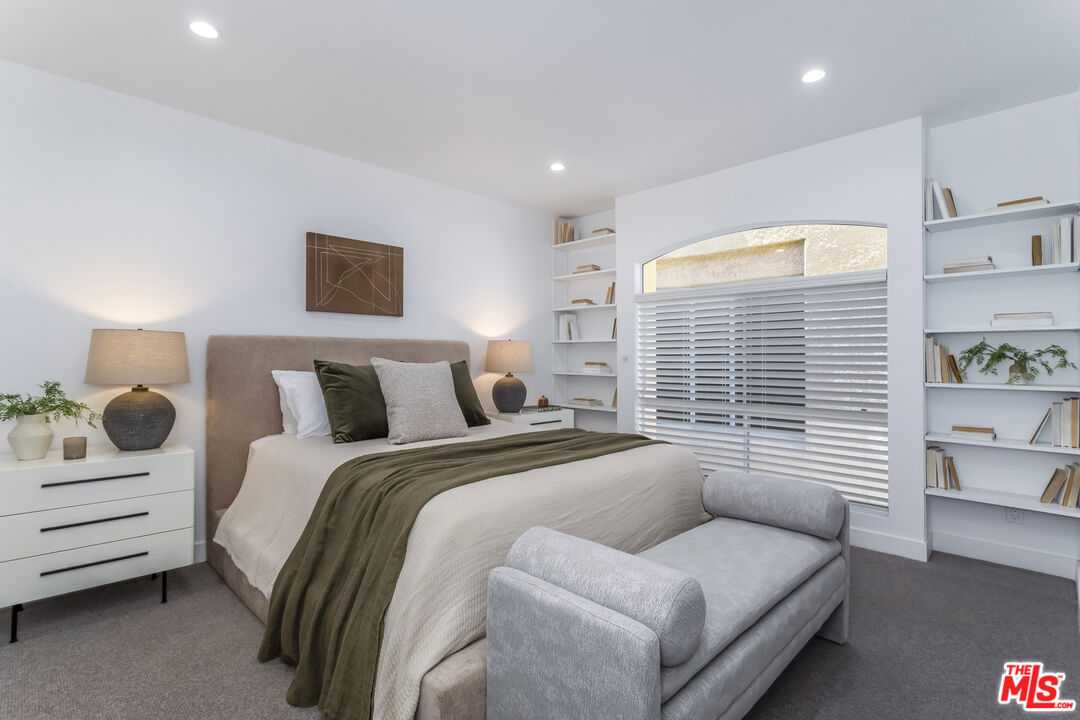 410 S Barrington Ave Unit: PH306