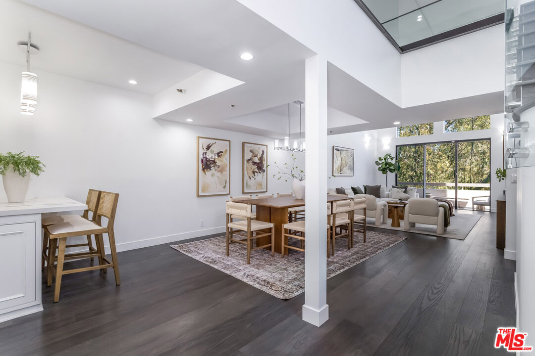 410 S Barrington Ave Unit: PH306