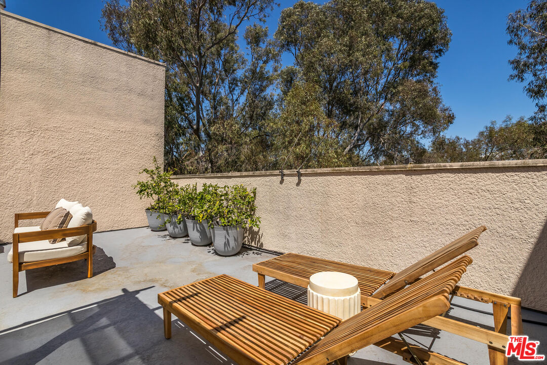 410 S Barrington Ave Unit: PH306