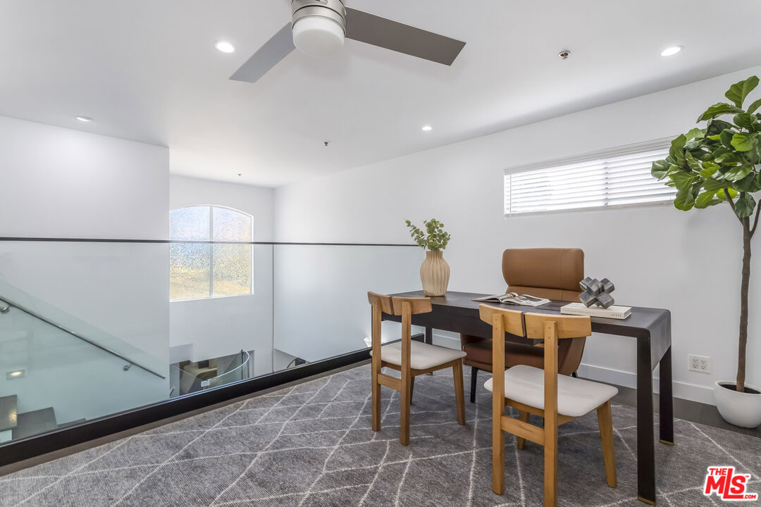 410 S Barrington Ave Unit: PH306