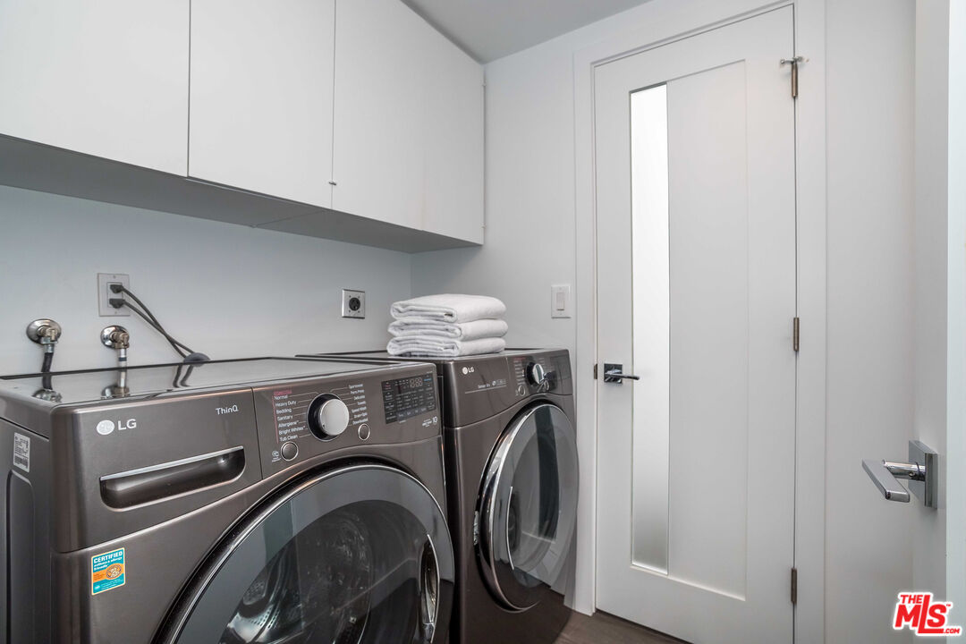 410 S Barrington Ave Unit: PH306