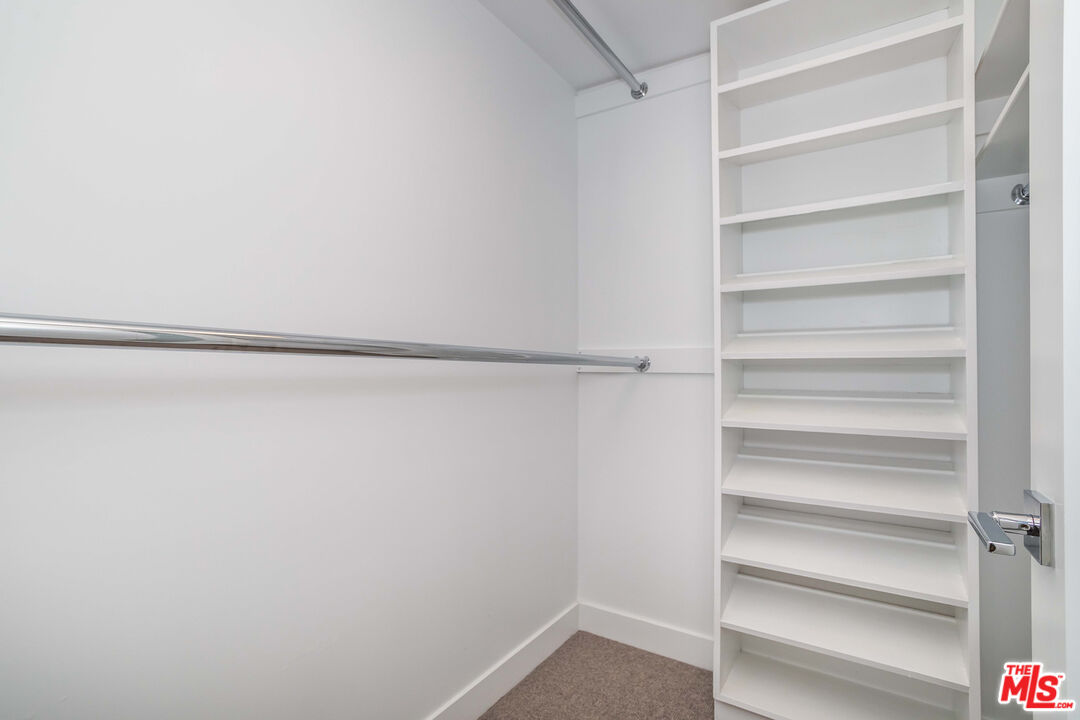 410 S Barrington Ave Unit: PH306