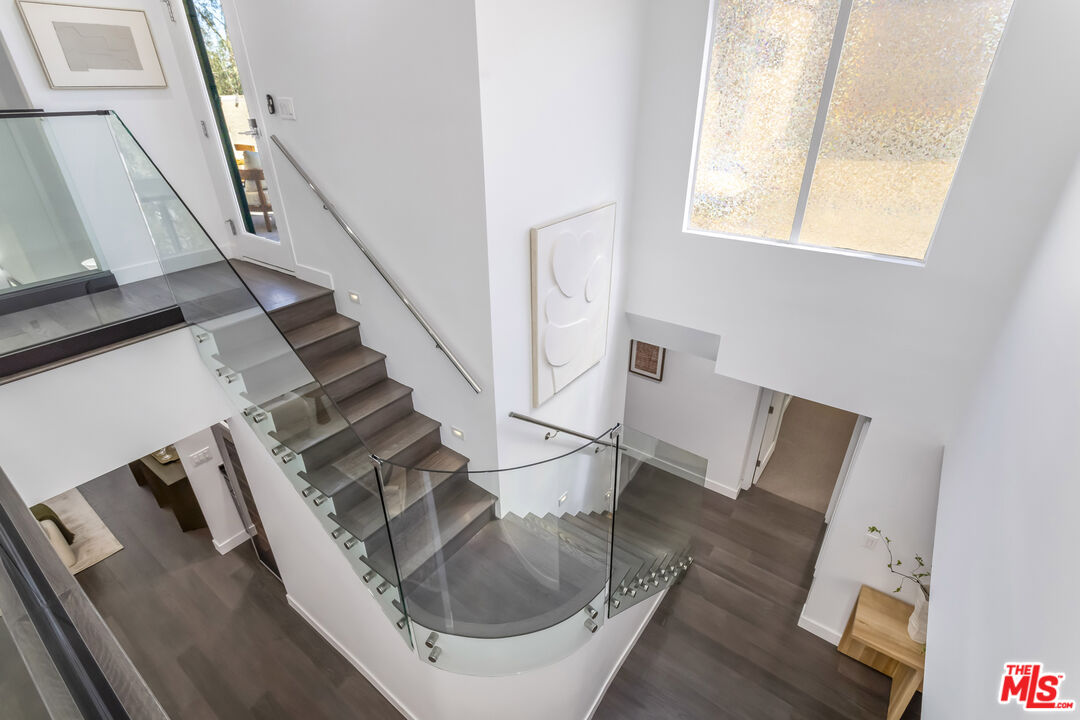 410 S Barrington Ave Unit: PH306