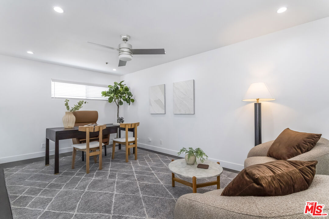 410 S Barrington Ave Unit: PH306