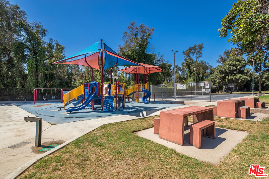 410 S Barrington Ave Unit: PH306