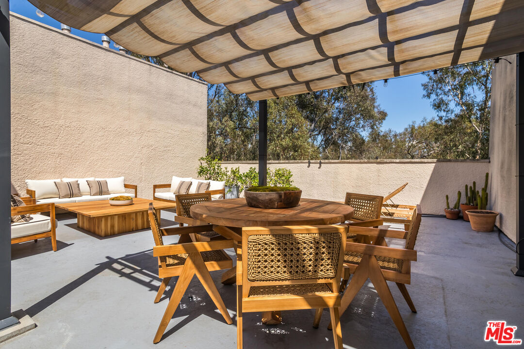 410 S Barrington Ave Unit: PH306