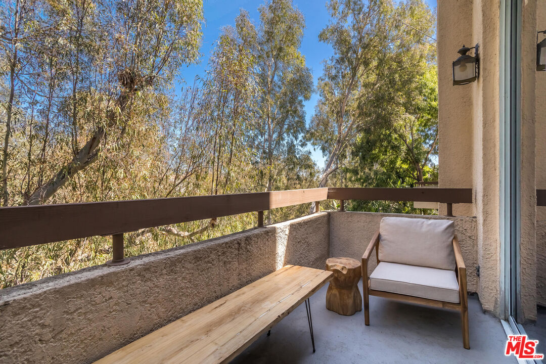 410 S Barrington Ave Unit: PH306