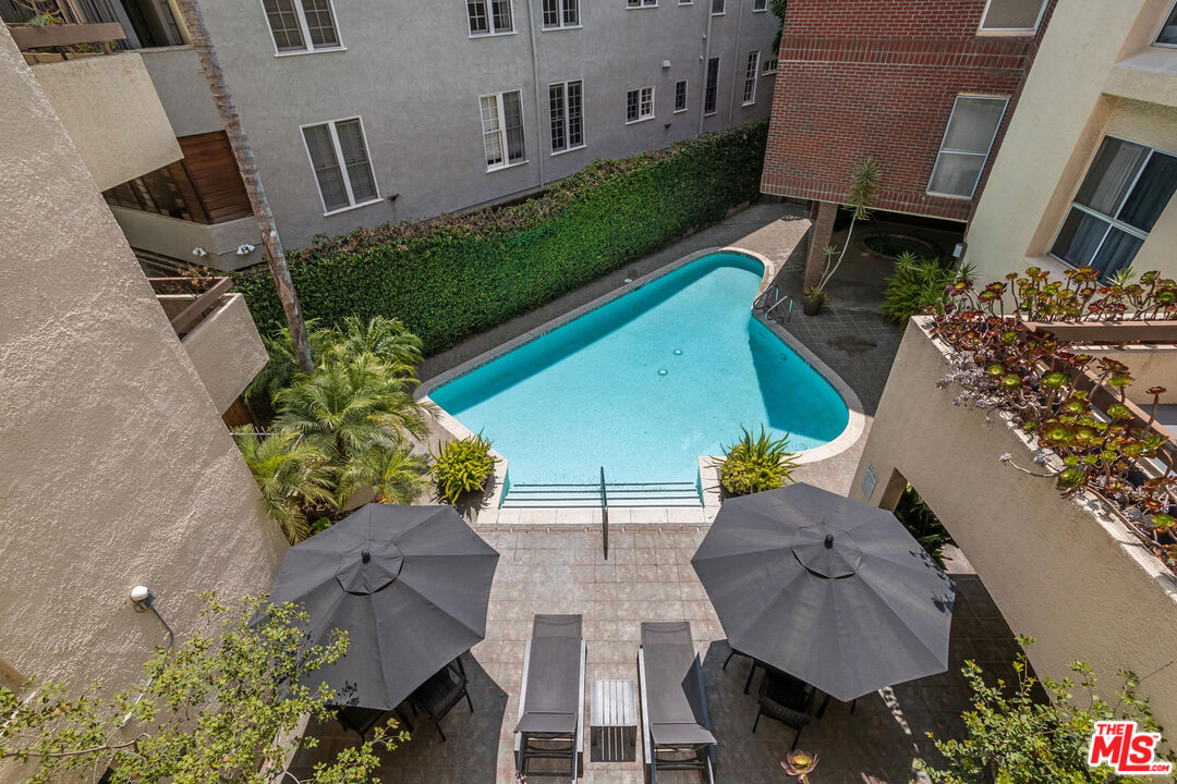 410 S Barrington Ave Unit: PH306