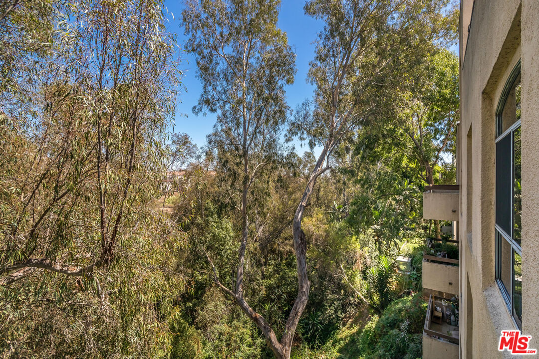 410 S Barrington Ave Unit: PH306