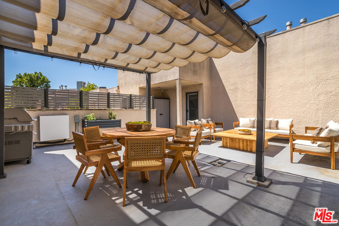 410 S Barrington Ave Unit: PH306