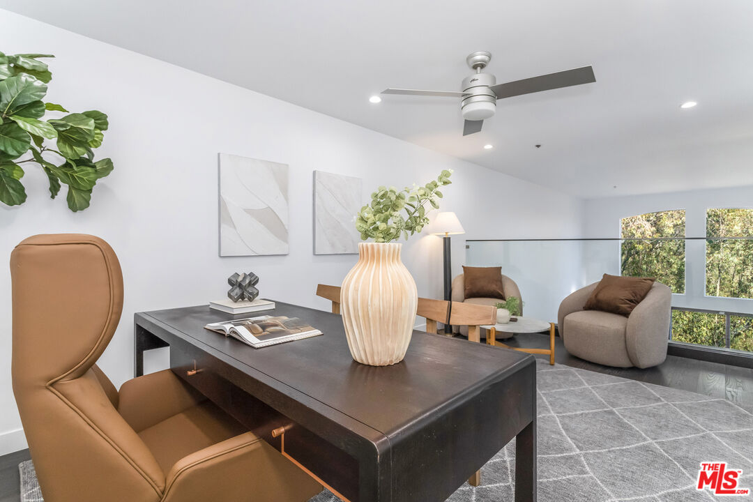 410 S Barrington Ave Unit: PH306