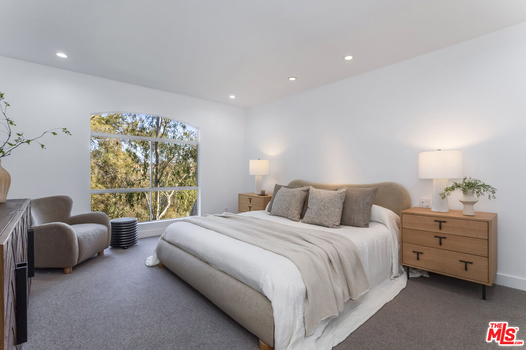 410 S Barrington Ave Unit: PH306