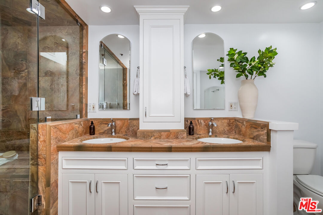 410 S Barrington Ave Unit: PH306