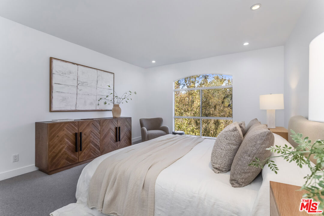 410 S Barrington Ave Unit: PH306