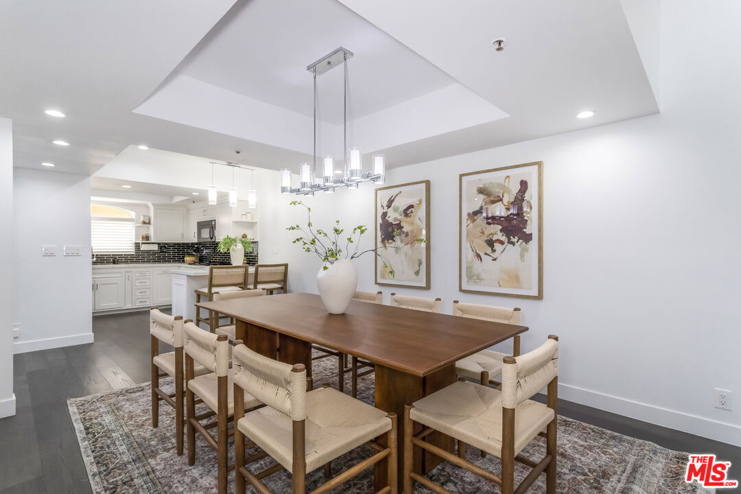 410 S Barrington Ave Unit: PH306