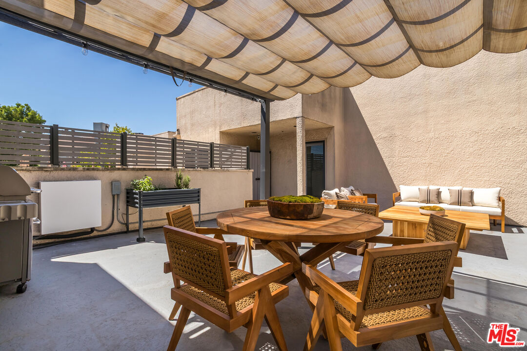 410 S Barrington Ave Unit: PH306