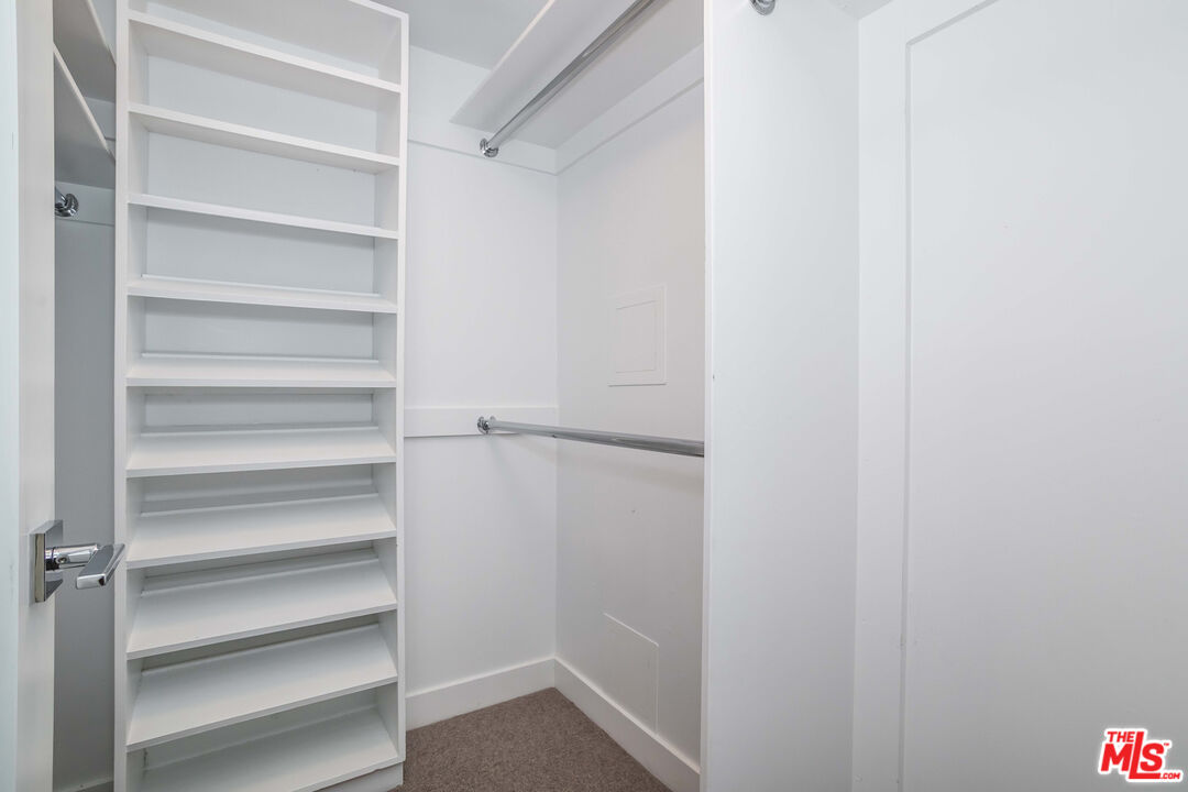 410 S Barrington Ave Unit: PH306