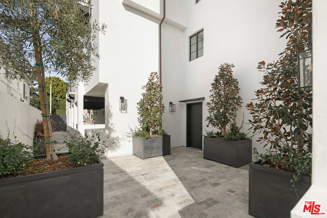 7914 NORTON AVE Unit: 103