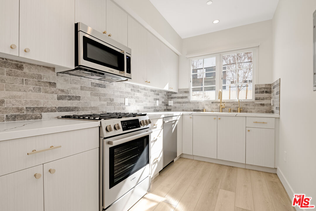 7914 NORTON AVE Unit: 103