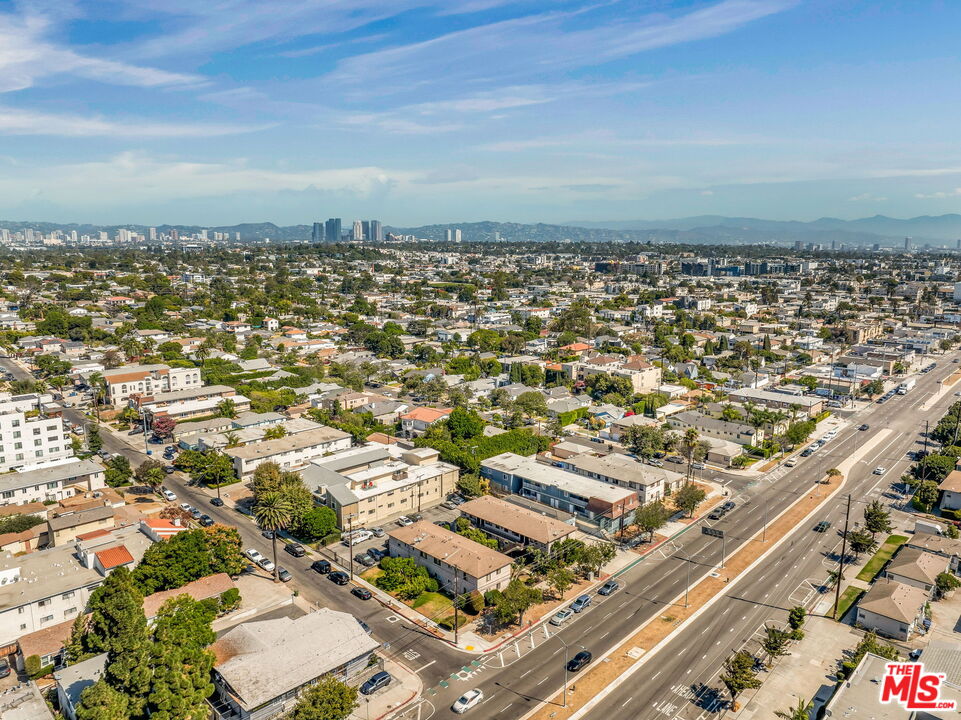 11061 Venice Blvd