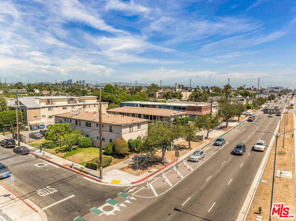11061 Venice Blvd
