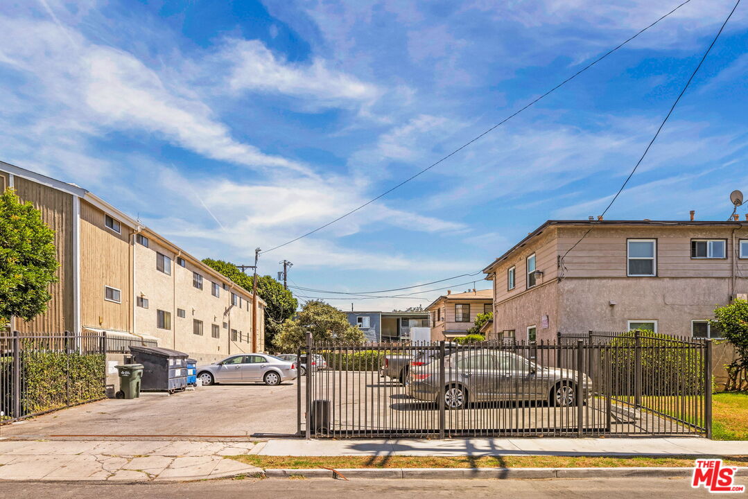 11061 Venice Blvd
