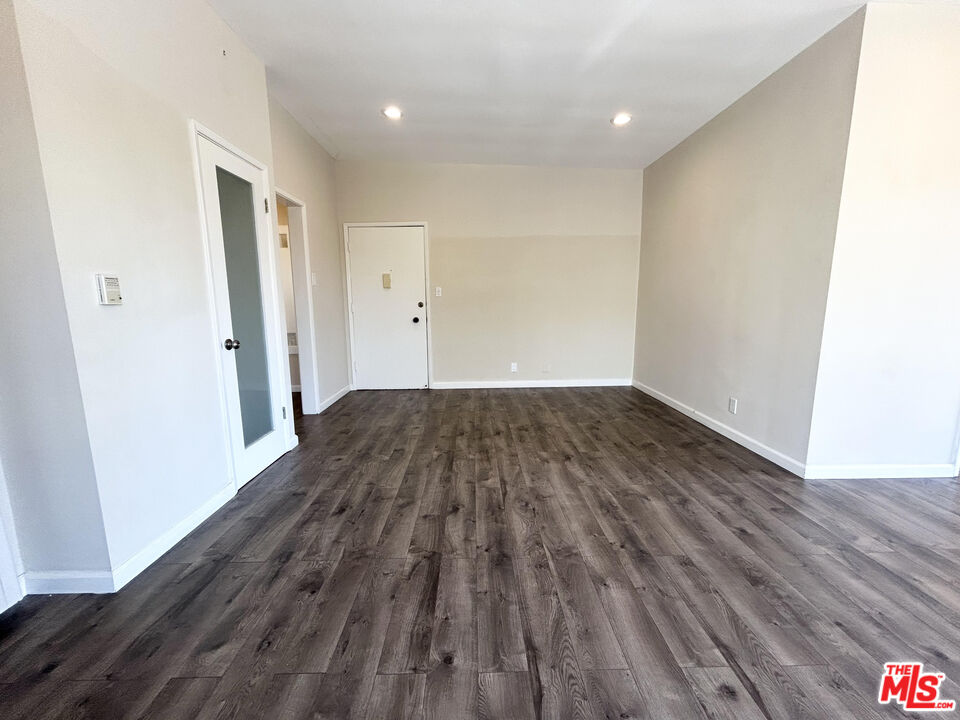 1148 N Formosa Ave Unit: 5