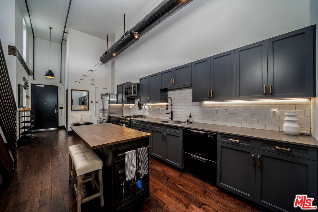 4115 Glencoe Ave Unit: 302